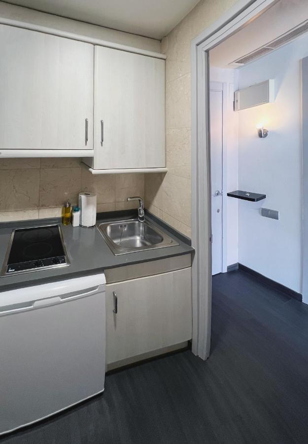 Stay U-Nique Apartments Beltran I Rozpide Barcelona Bagian luar foto